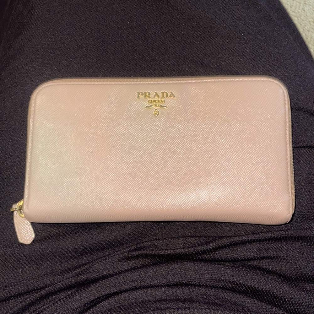 Prada, Vitello sport number M668